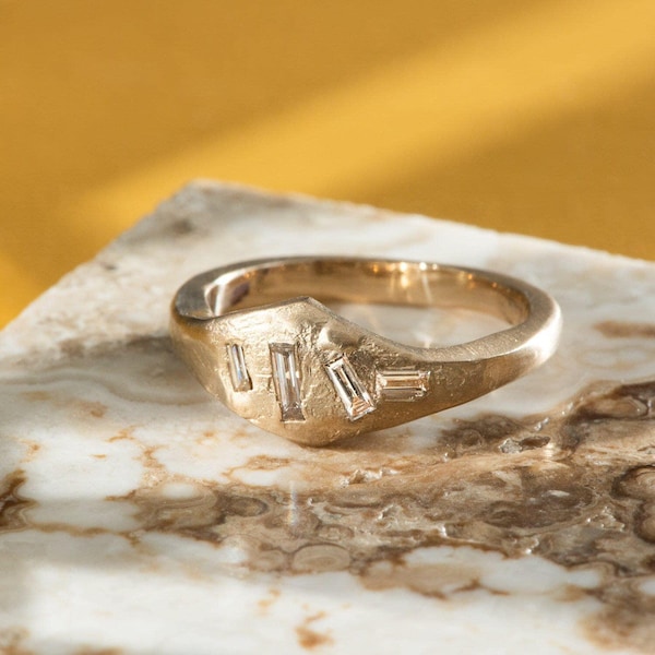 Baguette Diamond Signet Kimberlite in Yellow Gold