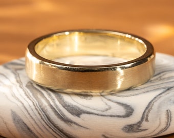 Brushed Bevelled Ring in Yellow Gold
