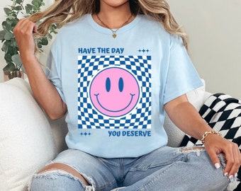 Haben Sie den Tag, den Sie T-Shirt verdienen Haben Sie den Tag, den Sie Hemd verdienen Retro-Hemd Hemden, die hart gehen Glückliches Lächeln-Gesichts-Hemd Kariertes Hemd