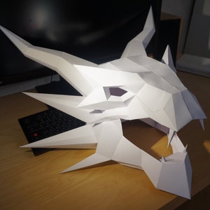 Casco Papercraft con máscara de dragón modelo 3d