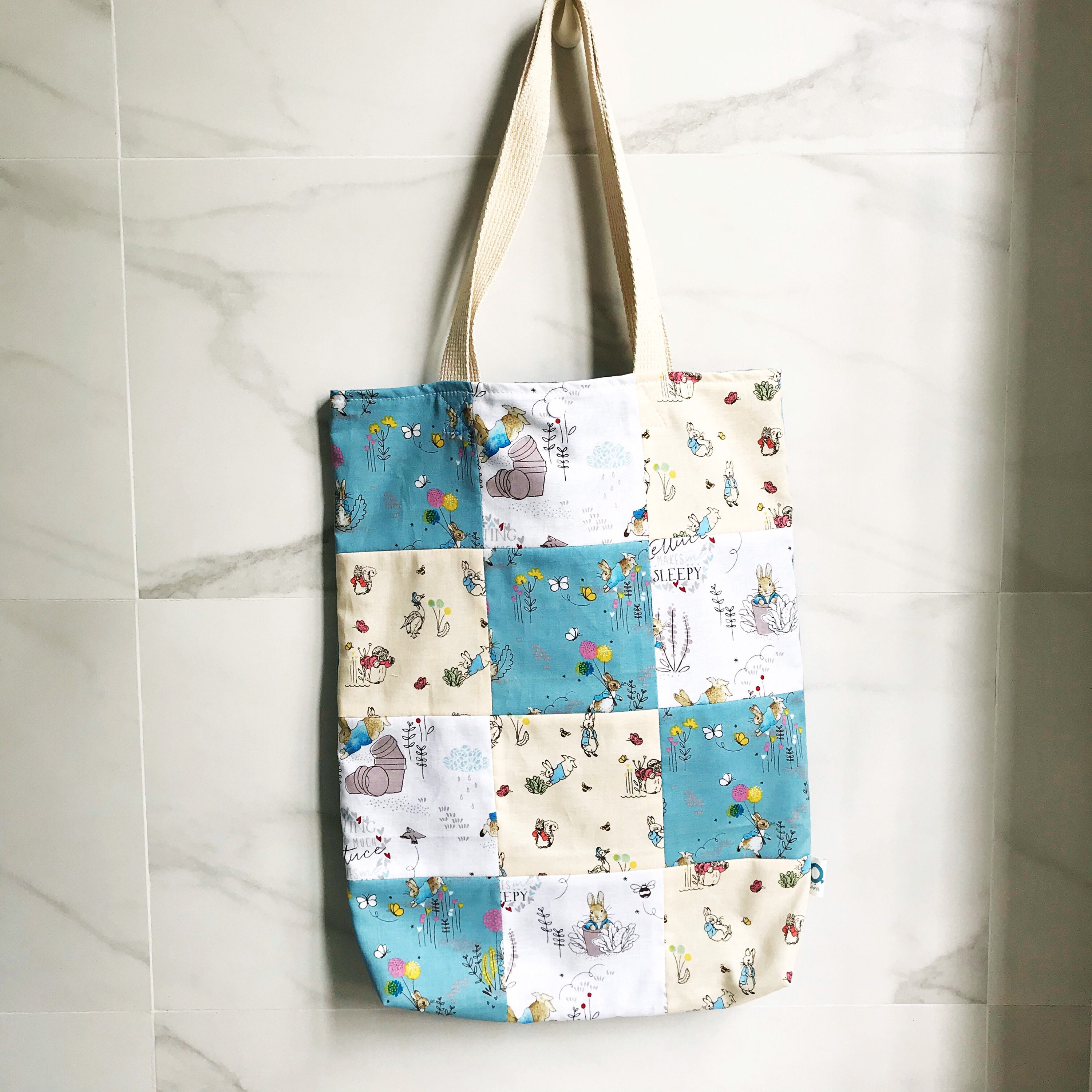 PETER RABBIT NEW WITH TAGS CHILDS COTTON BACKED VINYL TOTE BAG 