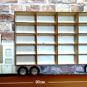おもちゃの車の収納ラック50台のトラック、木製のMDFでレーザーカットされたおもちゃの車は、カート50台のHOT Wheels用のニッチな形式で棚トラックを表示します