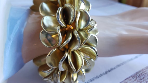 Vintage Cluster Beaded Bracelet, Gold Plastic Clu… - image 3