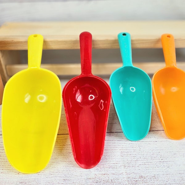Vintage Plastic Measuring Scoops, Retro Colorful Measuring Cups Set of 4, Hole for Hanging, 70s 80s Era Kitchen