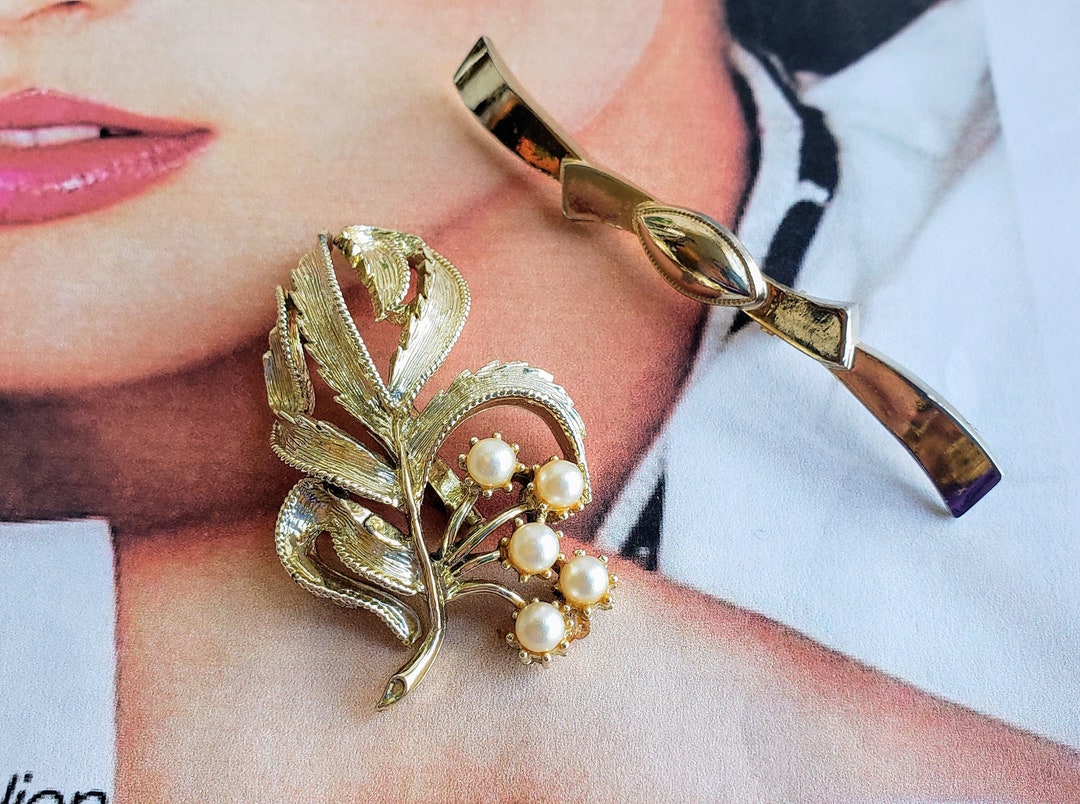 2 Vintage Mod Gold Tone Brooches Long Narrow Bow Floral Etsy