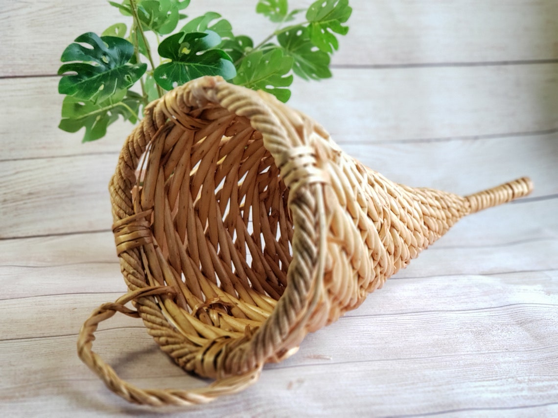 Big Vintage Beige Wicker Cornucopia Basket Wicker Scape Etsy