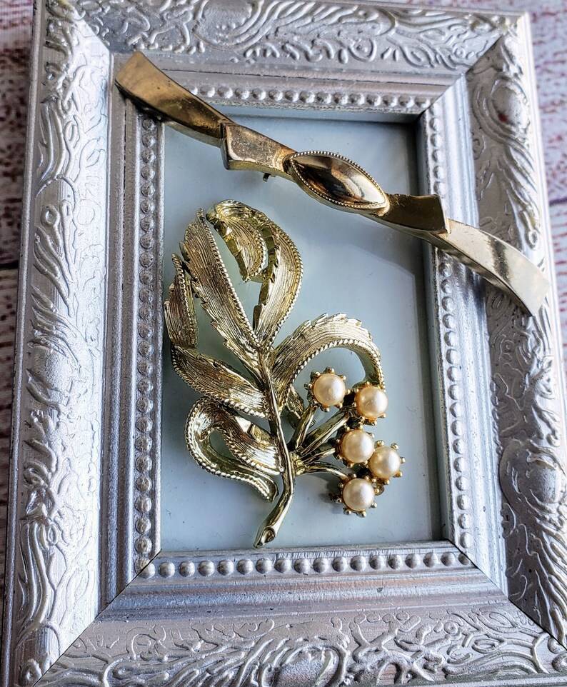 2 Vintage Mod Gold Tone Brooches Long Narrow Bow Floral Etsy