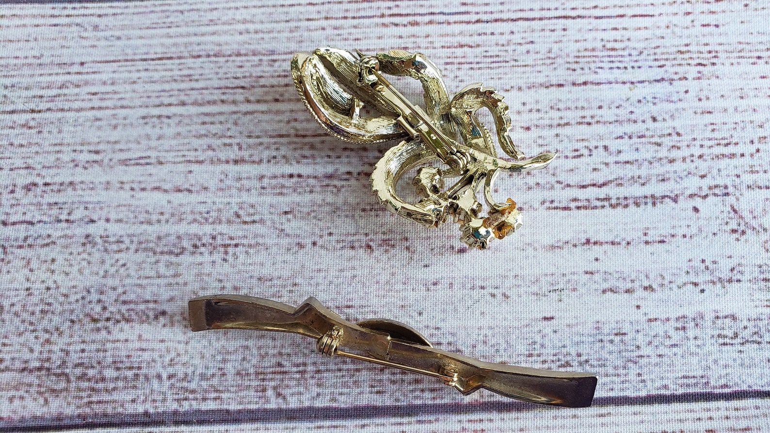 2 Vintage Mod Gold Tone Brooches Long Narrow Bow Floral Etsy