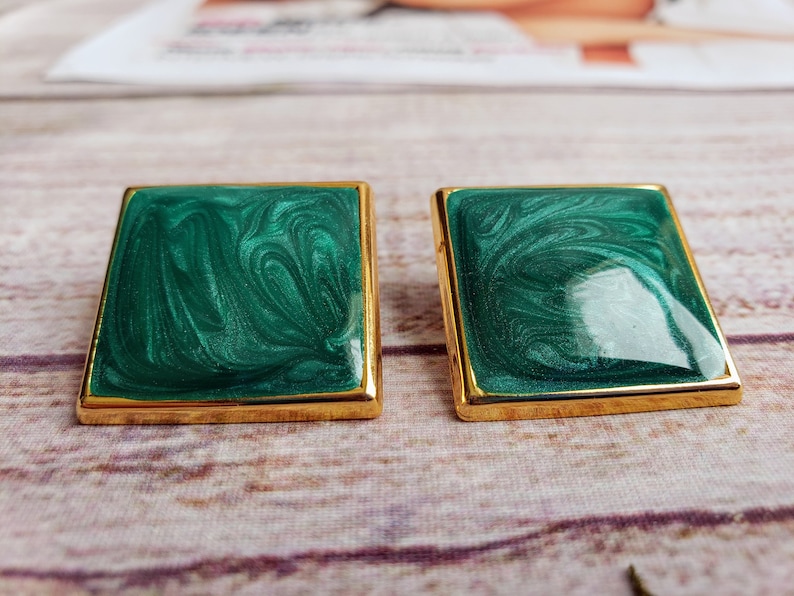 Vintage Jewelry Square Stud Earrings 80/'s Enamel Metal Fashion Earrings Unique Retro Earrings Emerald Green Marble Swirl Design