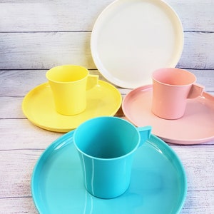 60s Vintage Plastic Picnic Dishes Casual Ware by Jerywil, USA Made, 3 Cups and 4 Plates, Pastel Colors Pink Yellow Turquoise