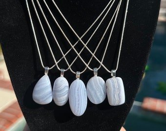 Collana con ciondolo a forma di labradorite naturale con pietra di cristallo curativa, per donne e ragazze, pietre a forma di colori assortiti e Acciaio inossidabile, colore: Filo Labradorite, cod