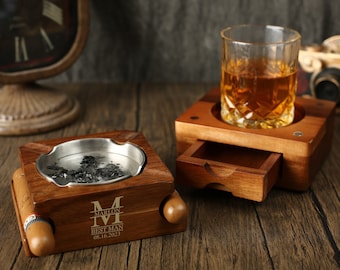 Gepersonaliseerde whisky- en sigarenbak Glazen houder Asbak Whiskey, Groomsmen Gift Box Set, 2 in 1 Houten sigarenasbak met whiskyglashouder