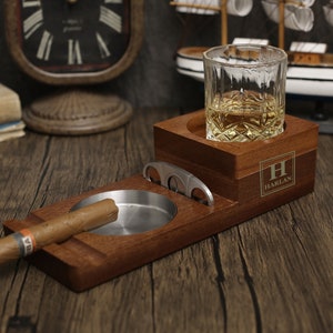 Personalisierte Whisky- und Zigarrenschale Glashalter Aschenbecher Whisky, 2 in 1 Holzzigarrenaschenbecher mit Whiskyglashalter, tolles Geschenk für Männer