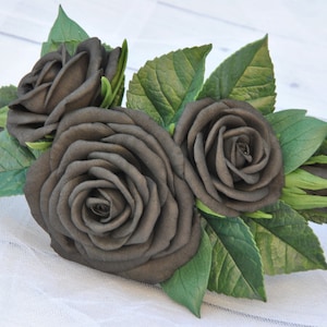 Gothic hair accessories Black rose hair clip bridal Goth wedding hair piece Black flower hair comb Black roses and green leaves headpiece