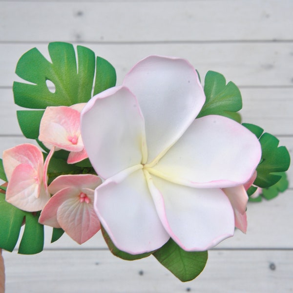 Hawaii hair clip Tropical bridal hair piece plumeria Hawaiian headpiece Green monstera leaves wedding hair clip