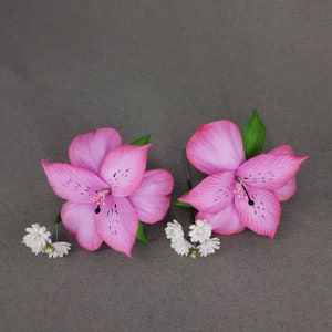 Tropical hair pin Pink flower hair clip Tiki hair flower Tropical wedding hair pins Pink lily hair piece for bride Hawaiian headpiece