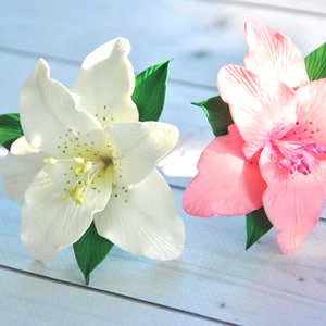 Lily hair clip Tropical wedding hair piece White bridal hair flower Flower hair pin lilies Exotic lilies hair piece