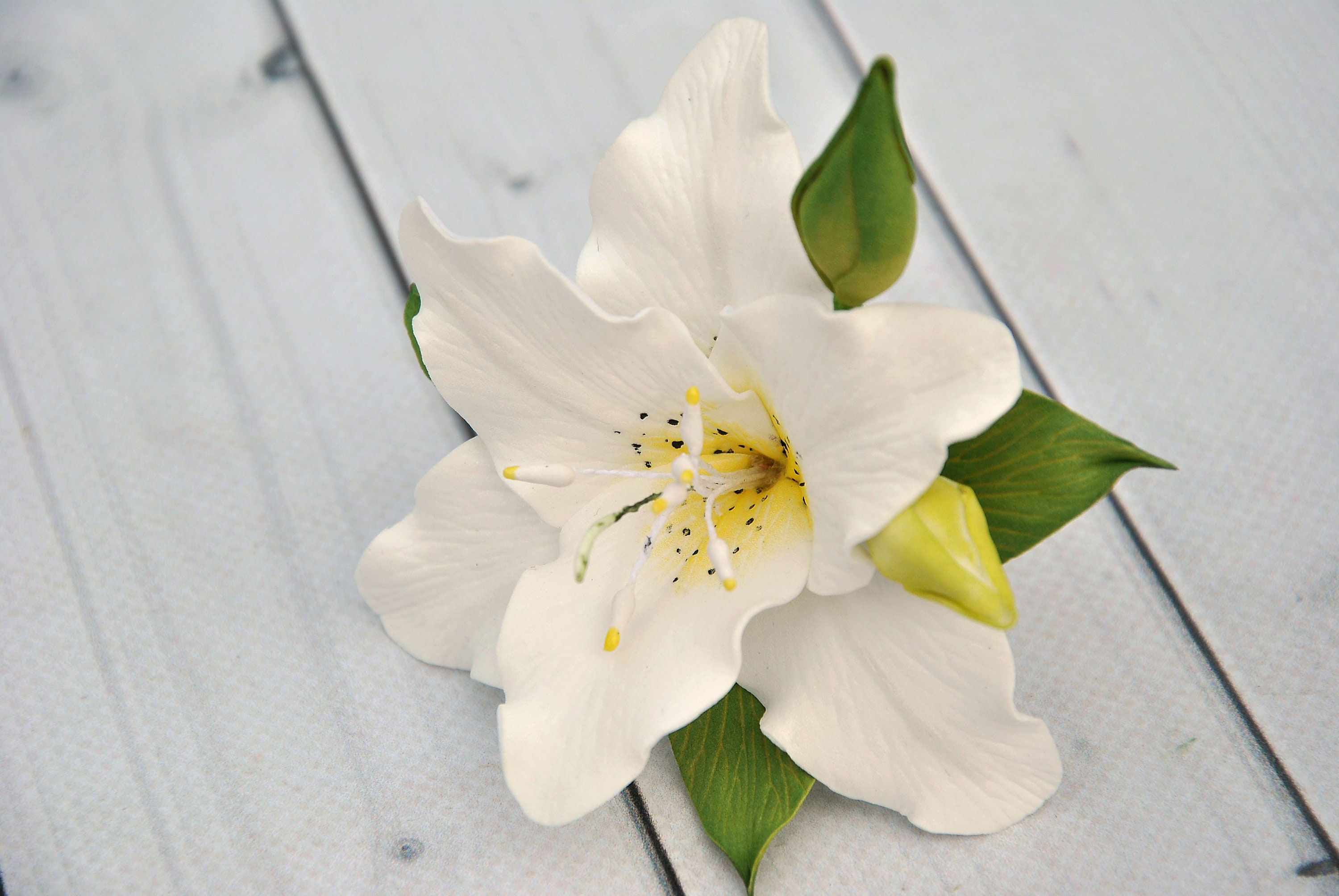 White Lily Hair Clip Hawaii Wedding Hair Piece Lily Flower Etsy