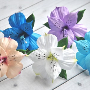 Lily hair clip Tropical hair flower Bridal Hawaiian hair piece Beach wedding hair pins Exotic flower hair clip Hawaiian hair accessory