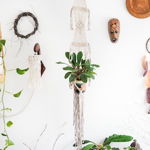 Plant hanger, Macrame plant hanger, Indoor plant hanger, Bohemian home decor, Large plant hanger, Macrame Plant Holder, Long Plant Hanger