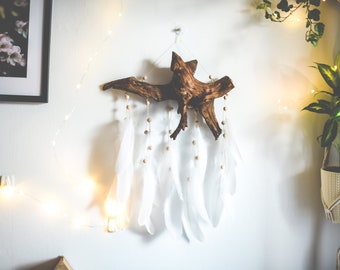 Boho heminredning, Fjäderväggbonad, Drömfångareväggbonad, Boho drömfångare, Boho sovrum, Drivvedsväggbonad, Skogsmark