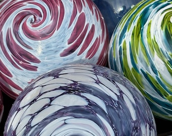 Handblown Swirled Glass Float: Vibrant Garden Decor (6")