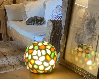 Lamp met zeeglas, tafellamp, stenen lamp versierd met zeeglas