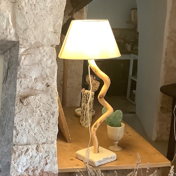 Lampe de table, lampe en bois, lampe avec branche d'olivier, lampe avec abat-jour