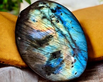 Labradorite Palm Stone: Iridescent Crystal for Intuition (40mm x 40mm)