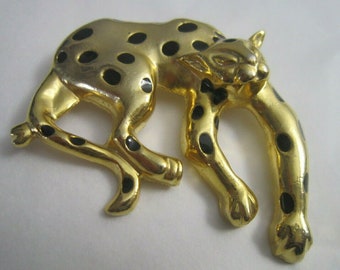 Vintage signed Gold Tone Leopard Cat Brooch / Pin  2”x 2 1/4”  SIGNED!