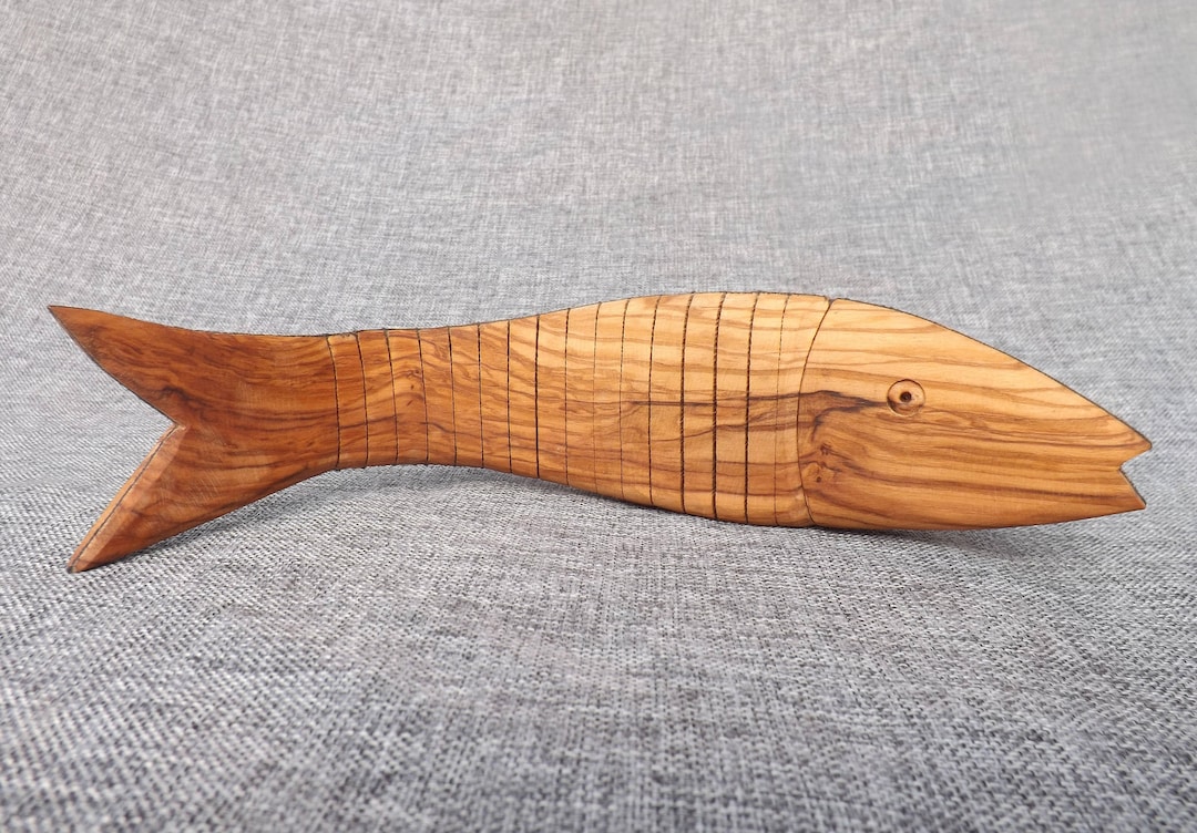 オリーブの木で作られた動く魚 - Etsy 日本