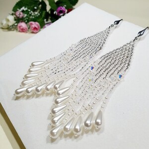 Hochzeit Ohrringe, 10 cm lange, silbrig weiße, lange Fransen funkelnde Rocailles Perlen Ohrringe mit Glas Perlen Tropfen, österreichische Kristalle, Trendschmuck