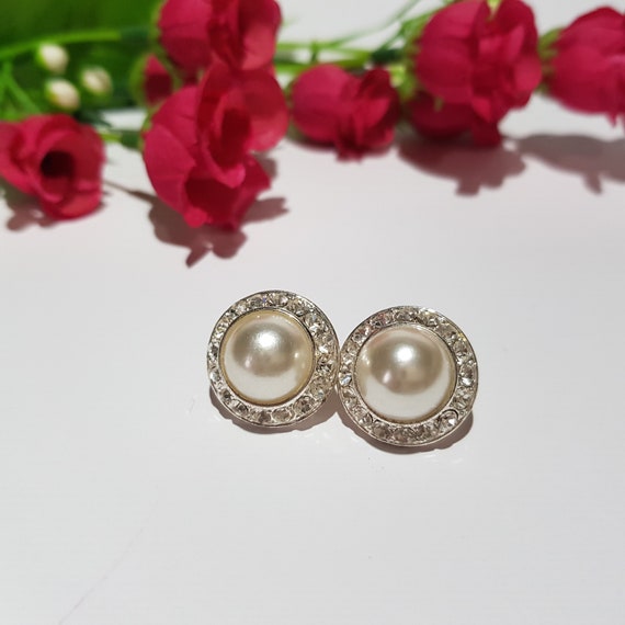 Vintage stud earrings silver tone & Imitation Pea… - image 7