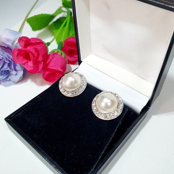 Vintage stud earrings silver tone & Imitation Pea… - image 1