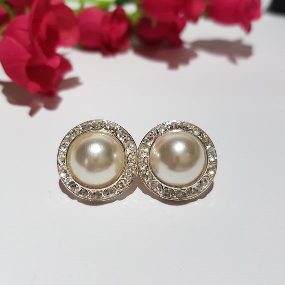 Vintage stud earrings silver tone & Imitation Pea… - image 5