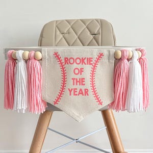 Banner de borlas para el primer cumpleaños de Novato del Año, decoración rosa para trona de béisbol, decoración para el primer cumpleaños de Little Slugger, pastel Smash