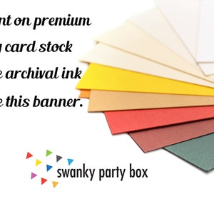 Puede incluir: Un abanico de cartulina de colores, que muestra los diferentes colores disponibles para la impresi&oacute;n. El texto "We print on premium heavy card stock and use archival ink to make this banner." es visible en la imagen. El texto "swanky party box" tambi&eacute;n es visible en la imagen.