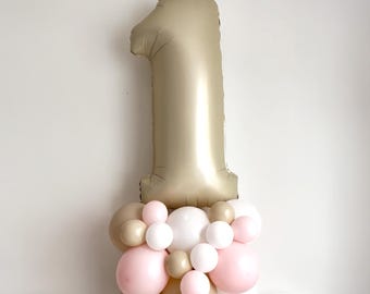 First Birthday Girl, Girl 1st Birthday Party, Pink Party Theme, Pink Birthday Balloons, Girl 1st Birthday Themes, Balloon Tower