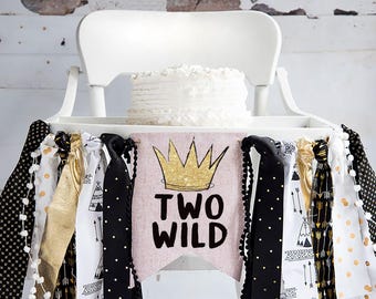 Striscione "Two Wild" per il secondo compleanno: decorazione per seggiolone in nero e oro.