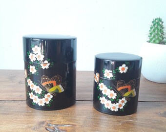 Japonais vintage/Boîtes à thé en métal/métal noir laqué/décor de fleurs peint à la main/couvercle hermétique/lot de 2/années 60