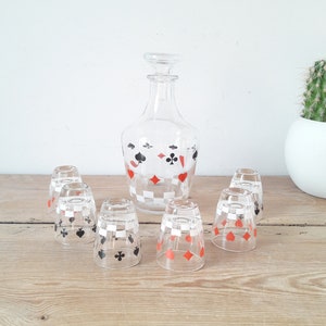 Francais vintage/Service à liqueur retro/décor cartes à jouer/as pique trefle coeur/carafe et 6 verres imprimés/France 1950