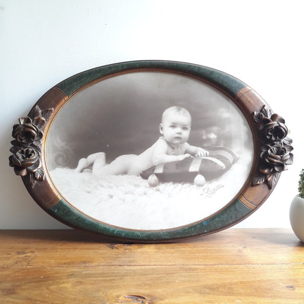 Francais vintage/Portrait photo sous cadre/Cadre vert sculpté Art déco/portrait de bébé en noir et blanc/années 20