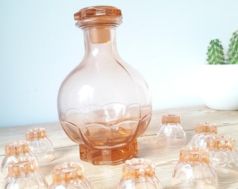 Service à liqueur vintage/set art déco en verre rose/carafe et 9 verres/France années 50