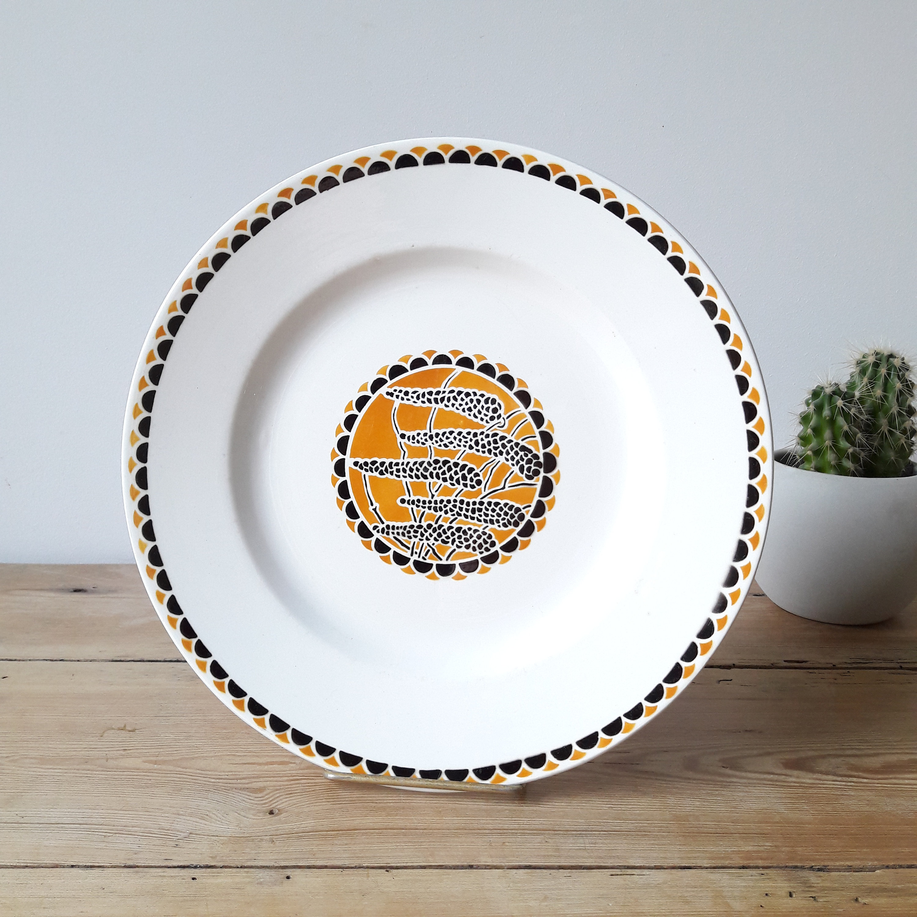 Francais Vintage/Plat Rond Art Déco/Faience de Sarreguemines/Blanche et Jaune/Décor Nomeny/France 19