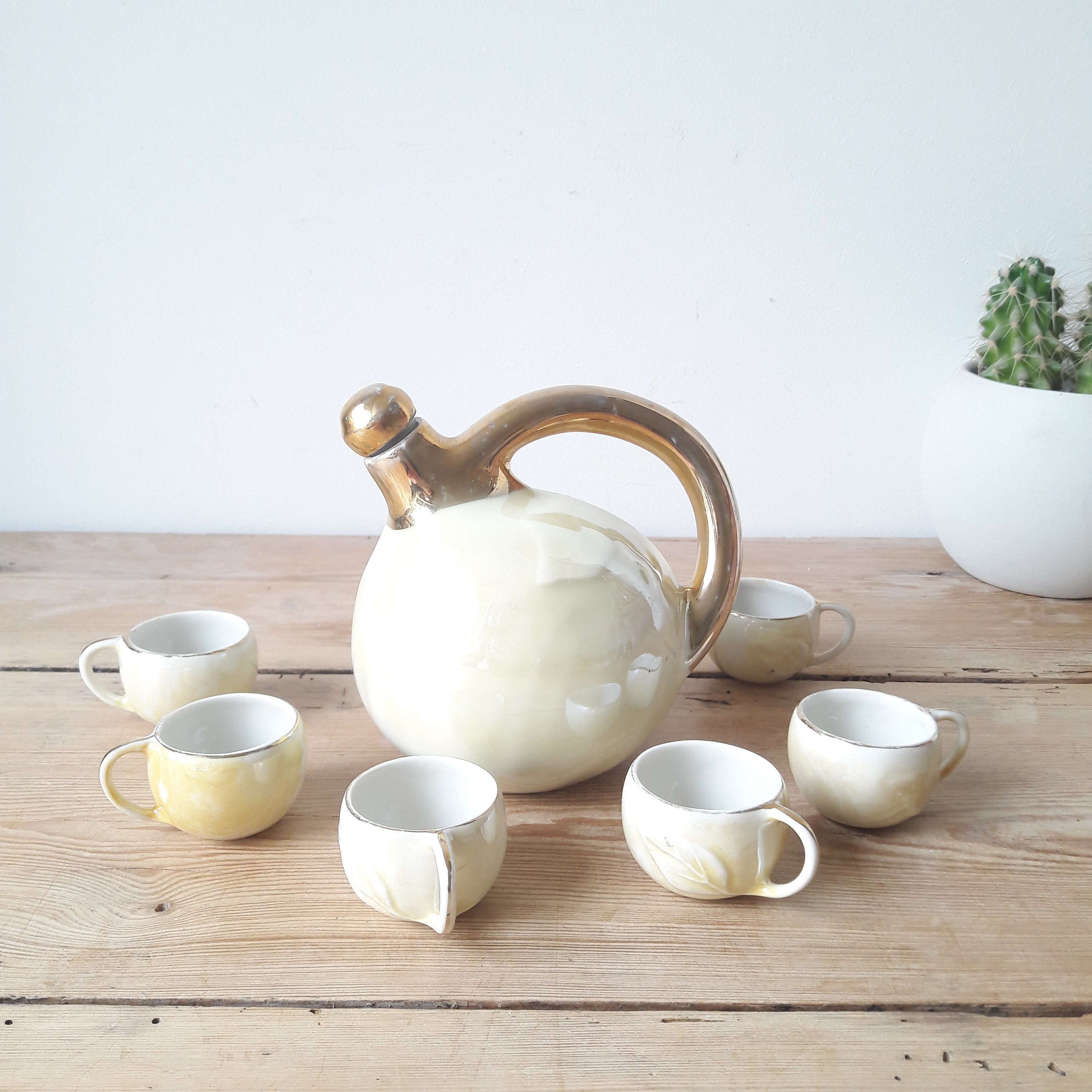 Service à Liqueur Vintage/Barbotine de Pomme Vintage/Porcelaine Irisée Jaune/7 Pièces/France Années 