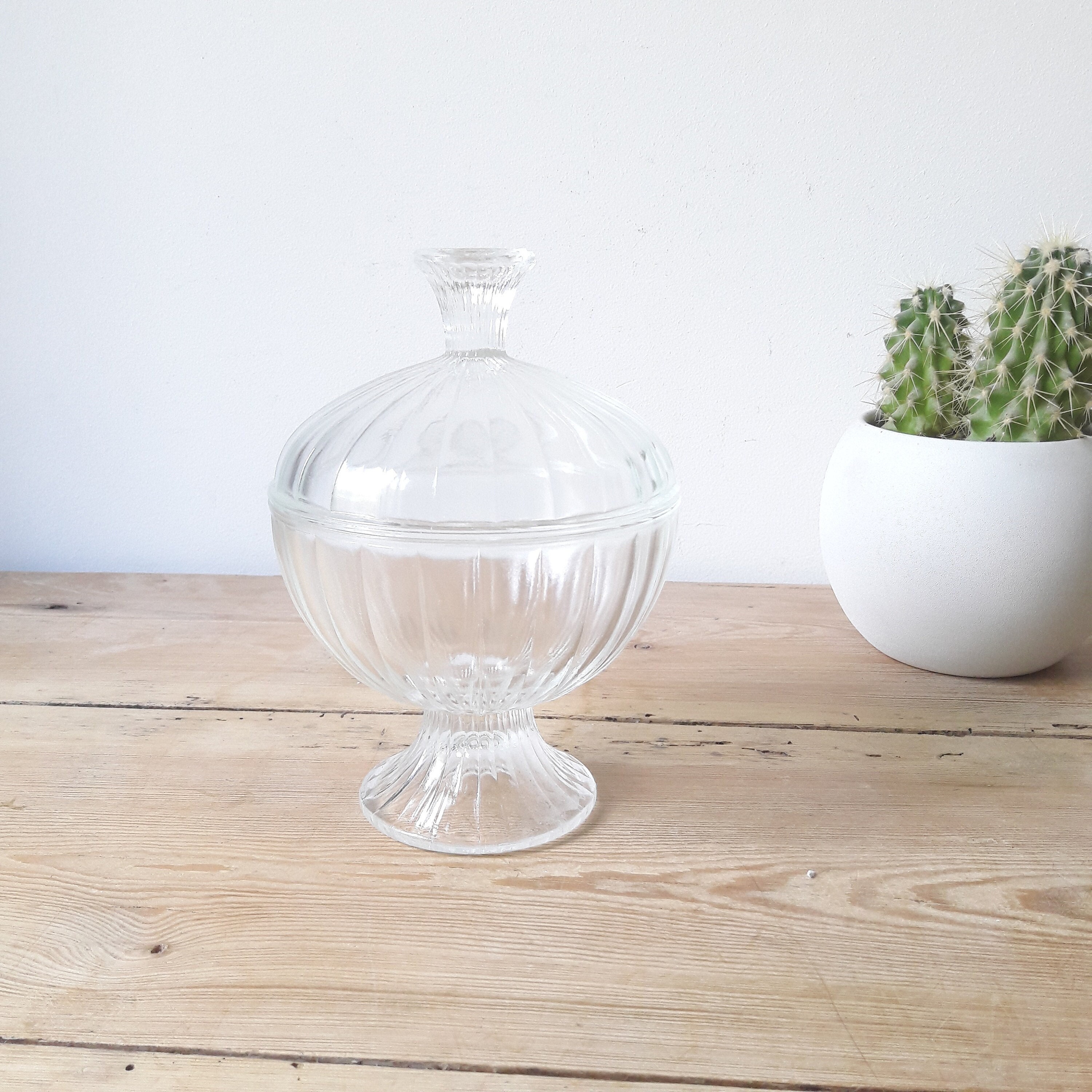 Bonbonnière Vintage/Boîte en Verre Moulé/Forme Boule sur Pied/Sucrier Vide Poche Retro/France Années