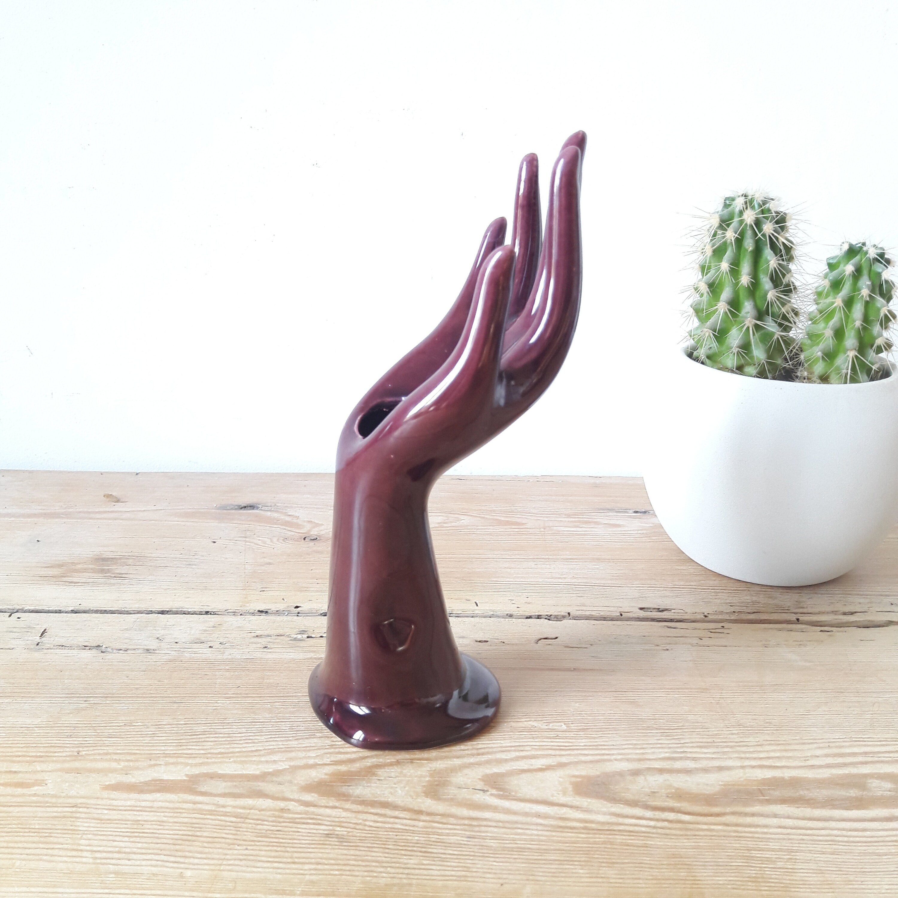 Francais Vintage/Vase Main/Soliflore en Porcelaine Émaillée/Main Baguier/Couleur Bordeaux/Années 70