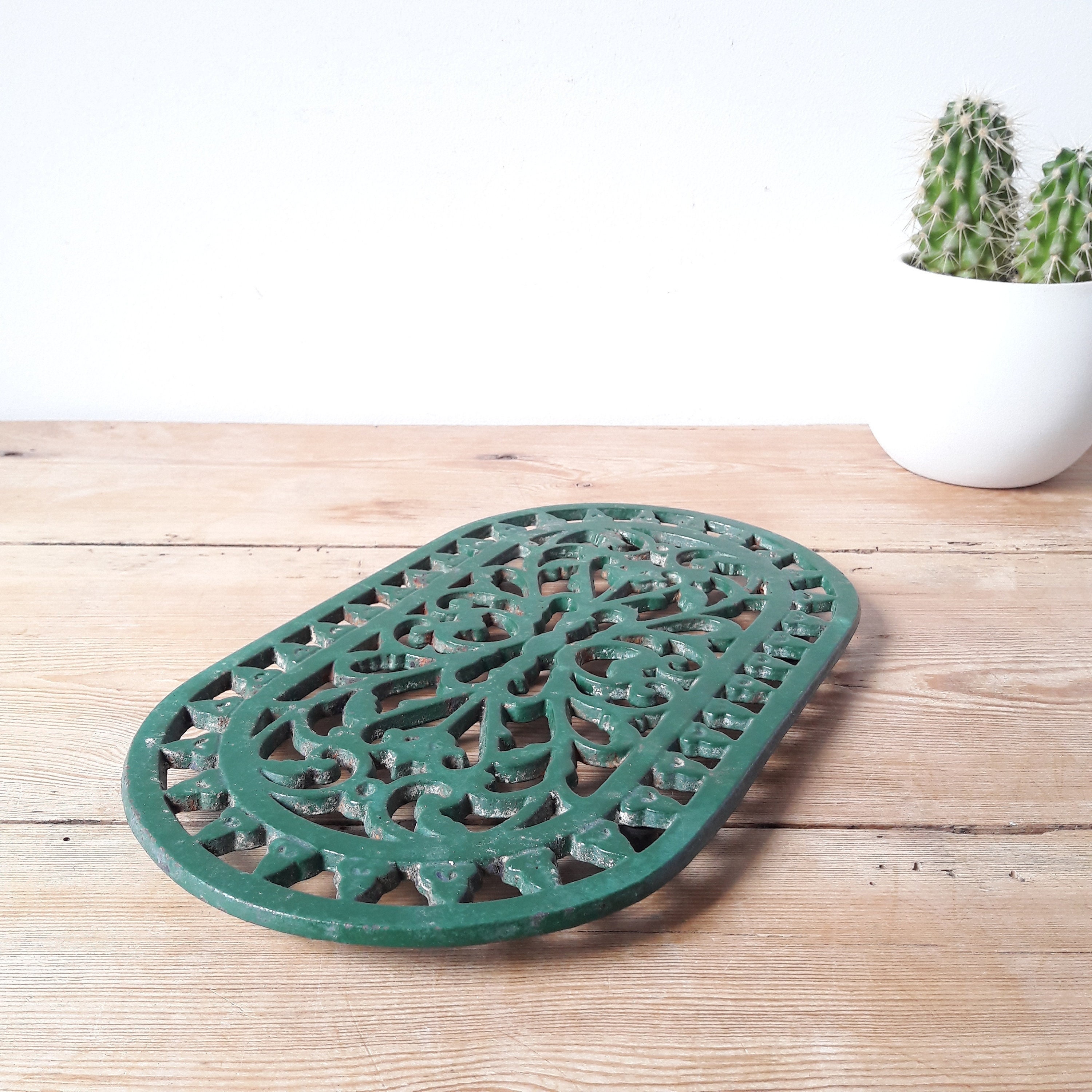 Dessous de Plat Vintage/Fonte Émaillée Verte/Forme Ovale/4 Pieds/France Années 60