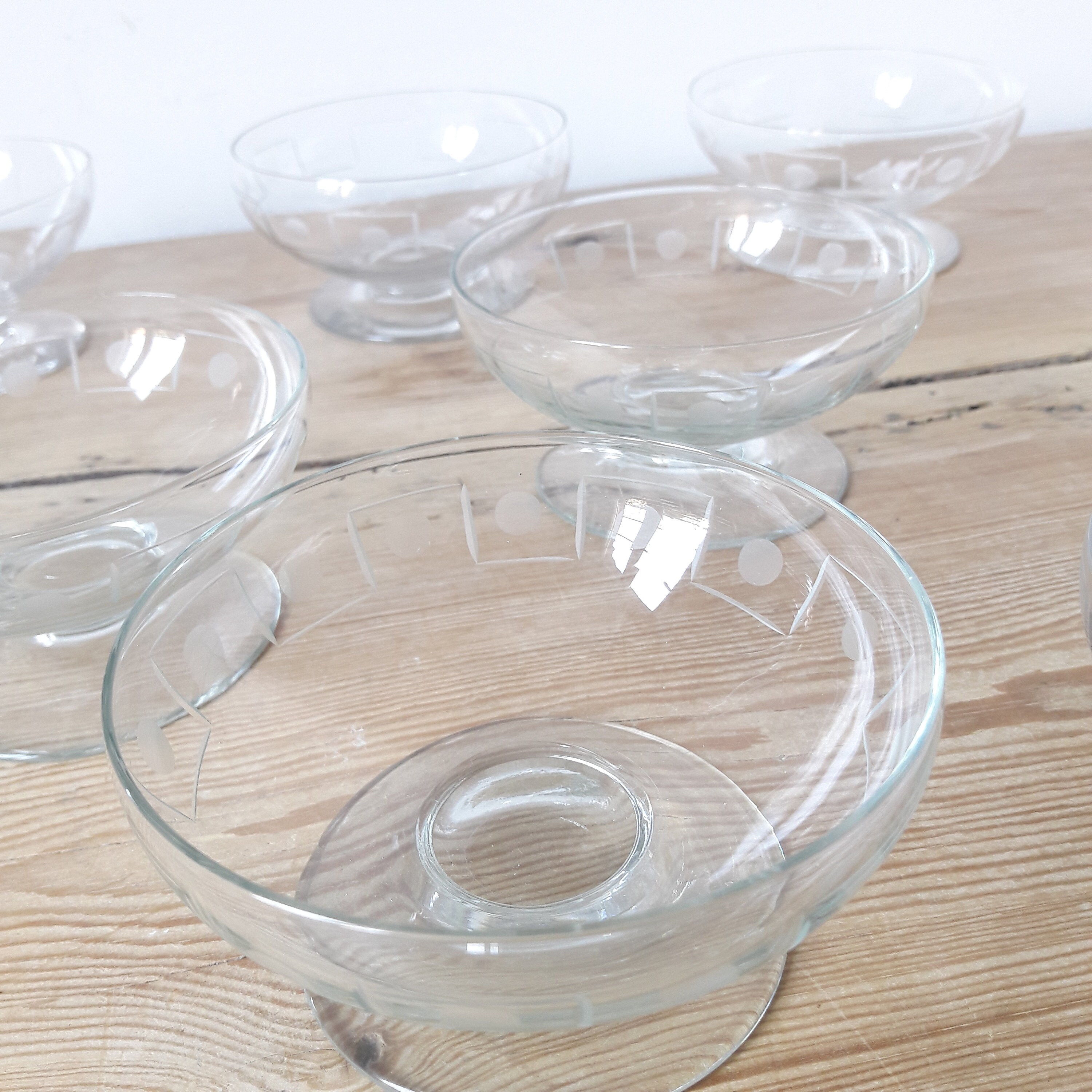 Francais Vintage/Coupes à Champagne Art Déco/Décor Gravé Géometrique/Lot de 8/France Années 40