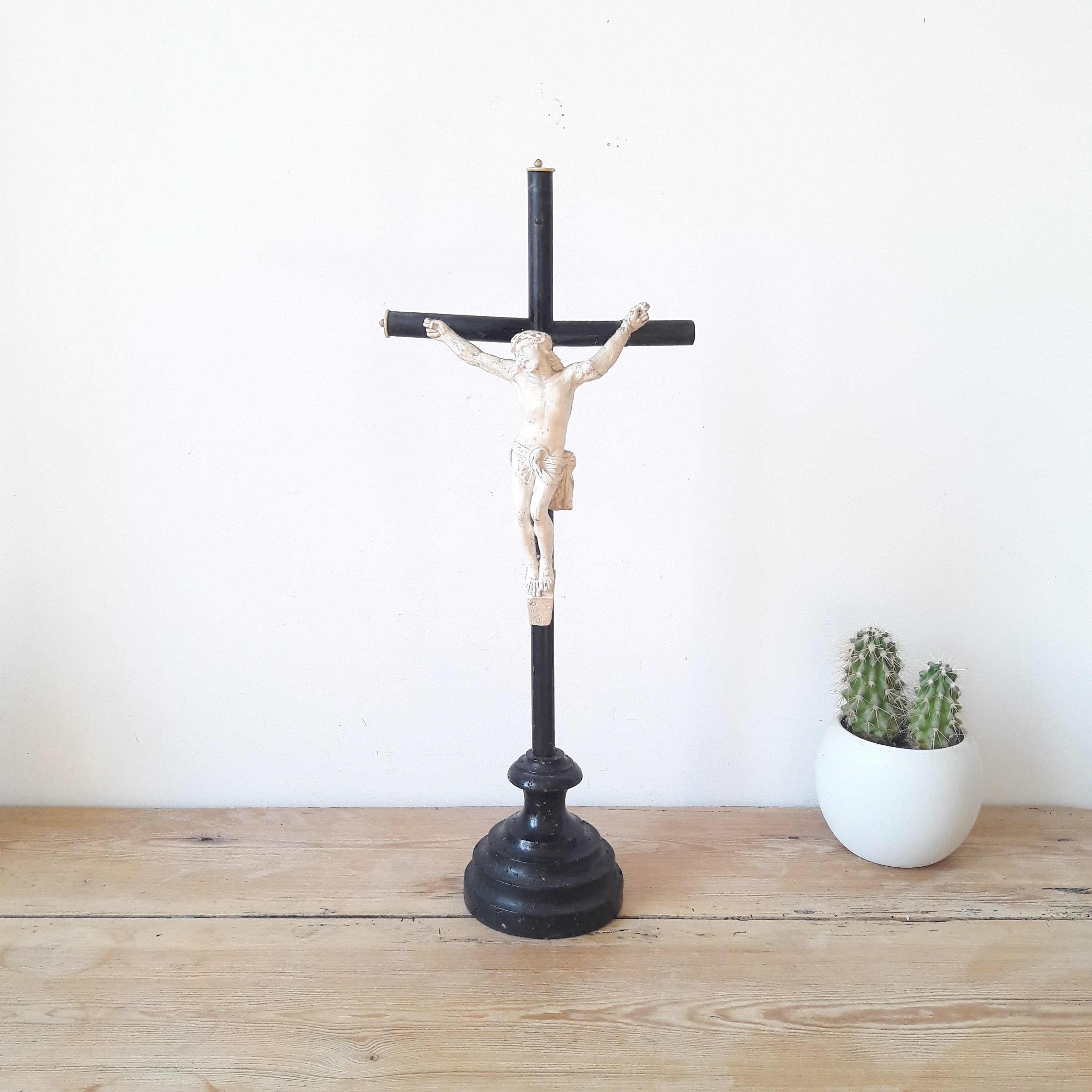 Francais Ancien/Grand Crucifix Napoléon Iii/Bois Noir Ebonisé/Christ en Bois Peint Blanc/1870